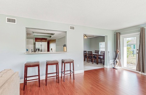 Port Saint Lucie Casa | Charming & sun-soaked coastal getaway with generous yard, patio, W/D, & AC