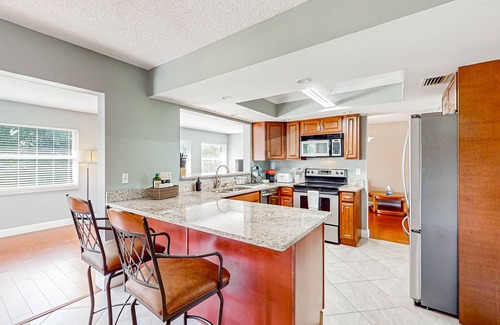 Port Saint Lucie Casa | Charming & sun-soaked coastal getaway with generous yard, patio, W/D, & AC