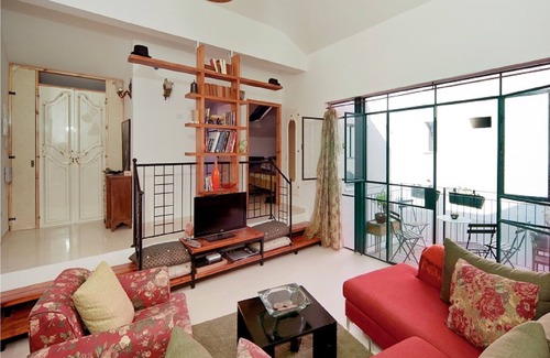 Neve Tzedek Apartamento | Charming Sunny Haven with Balcony by Sea N Rent