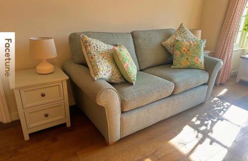 Bookham Casa | Charming Surrey Cottage perfect for Autumn or Winter gatherings