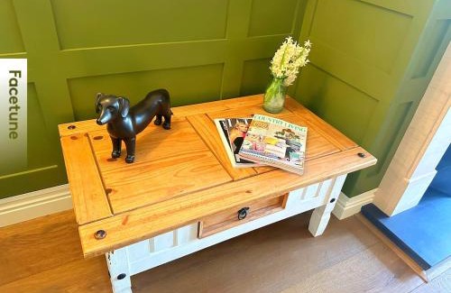 Bookham Casa | Charming Surrey Cottage perfect for Autumn or Winter gatherings
