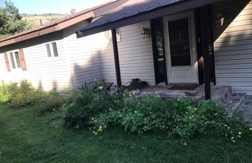 Palisades Casa | Charming Swan Valley Cottage with Clubhouse Access Near Palisades Lake, Idaho