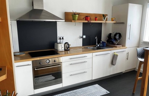 Annecy-le-Vieux Apartamento | Charming T2 with sunny balcony 10 min from lake and town center