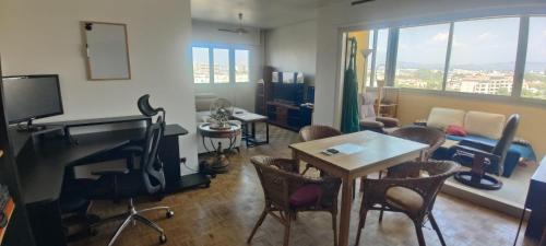 Mazargues Apartamento | Charming T3 with balcony and view