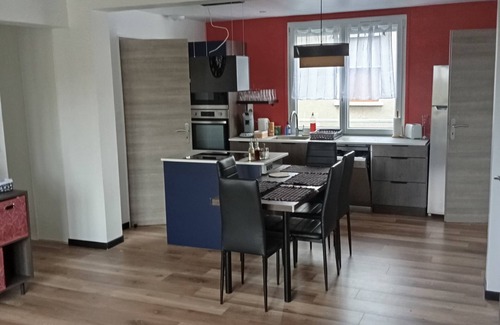 Aurillac Apartamento | Charming T3 with private parking space
