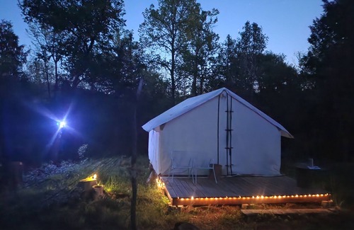 Nipissing Alquiler De RV | Charming Tent with Outdoor Kitchen and Outhouse, 30min drive to North Bay.