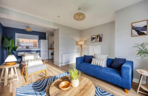 Dumbarton Casa | Charming Terrace House for Relaxing Retreat