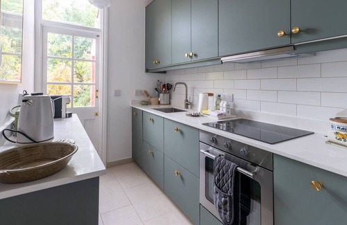 Dudden Hill Casa | Charming Three Bed Artist's House in Dollis Hill