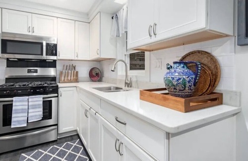 Three Oaks Cabaña | Charming Three Oaks Cottage - dog friendly with a fenced yard and hot tub!