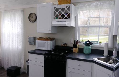 Cherry Creek Cabaña | Charming Tiny Cottage in Serene Garden Setting – Perfect Country Getaway!
