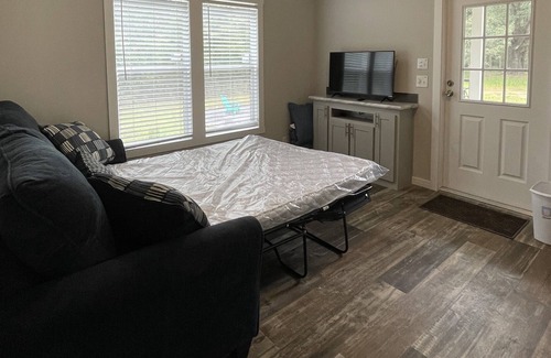 Sardis Casa | Charming Tiny Home on 60 Acres- Near Ole Miss, Sardis Lake, & Safari Animal Park