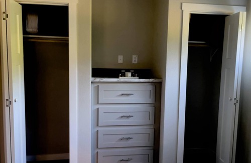 Sardis Casa | Charming Tiny Home on 60 Acres- Near Ole Miss, Sardis Lake, & Safari Animal Park