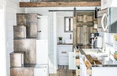 Apple Valley Apartamento | Charming Tiny Home with private deck and bbq