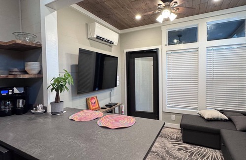 Franklin Cabina | Charming Tiny Home with WiFi and AC in beautiful Cowee Valley Franklin Nc