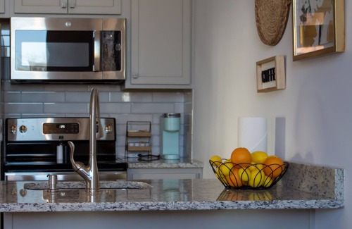 Five Points South Apartamento | Charming Tiny House W/ Free Parking
