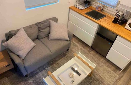 Woodland Hills Casa | Charming Tiny House 1-bedroom house in amazing garden Los Angeles with WiFi, AC