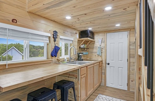 Dripping Springs Casa | Charming Tiny House in Dripping Springs w/ Grill, Fire Pit & Views