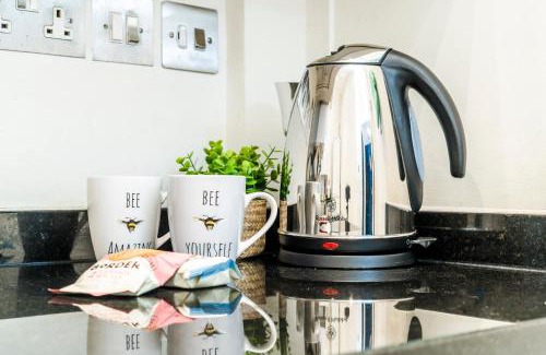 Tooting Apartamento | Charming Tooting Hideaway garden, resident parking, near Tooting hospital