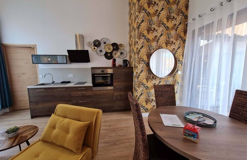 Thuir Apartamento | Charming town center residence with terrace and view of the Canigou mountains