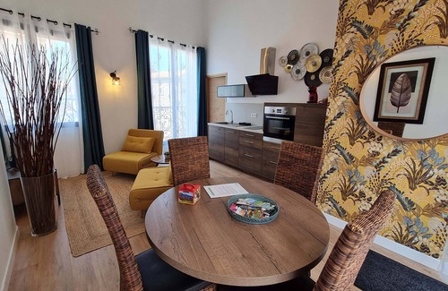 Thuir Apartamento | Charming town center residence with terrace and view of the Canigou mountains