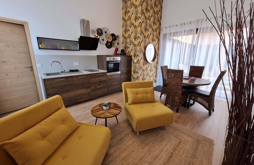 Thuir Apartamento | Charming town center residence with terrace and view of the Canigou mountains