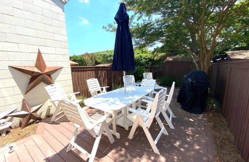 North Shores Casa | Charming town home located just steps to the peaceful North Shores Beach!
