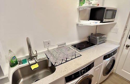 Rock Creek Hills Casa | Charming townhome 1Bd/1Ba nr NIH and Metro Station