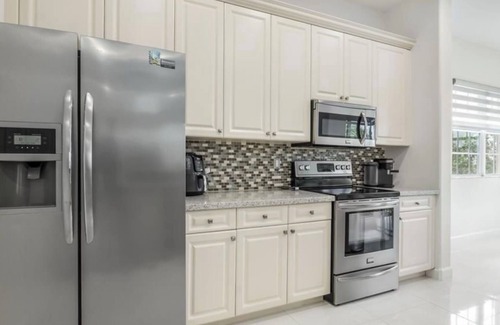 Parkland Casa | Charming townhome 3BR - Gated, Trails, Pool & Balcony, Resort Style Location.