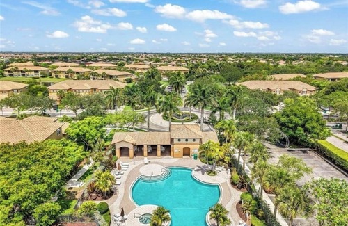 Parkland Casa | Charming townhome 3BR - Gated, Trails, Pool & Balcony, Resort Style Location.
