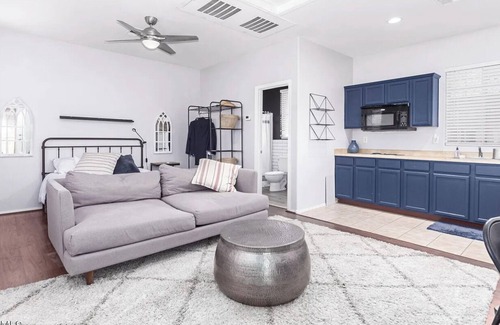 Verrado Main Street District Casa | Charming Townhome in the heart of Verrado: Walk to Golf, Hiking, Shops & Dining