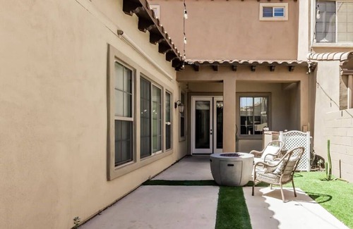Verrado Main Street District Casa | Charming Townhome in the heart of Verrado: Walk to Golf, Hiking, Shops & Dining