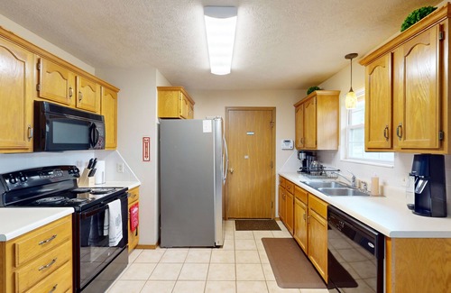 Brookline Station Casa | Charming townhome with private deck, w/d, central air & close to attractions