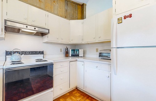 Cranmore Birches Casa | Charming townhome with pool, fireplace, skiing, fast WiFi, & washer/dryer