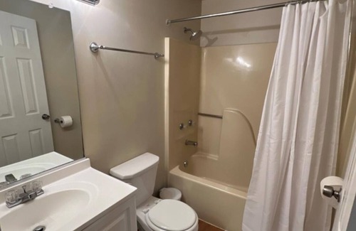 Windsor Mill Casa | Charming townhome with WiFi and fitness room in lovely Woodlawn
