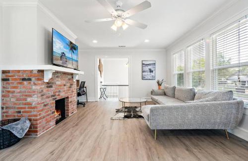 Austin Ave. Casa | Charming Townhouse in Downtown Waco!