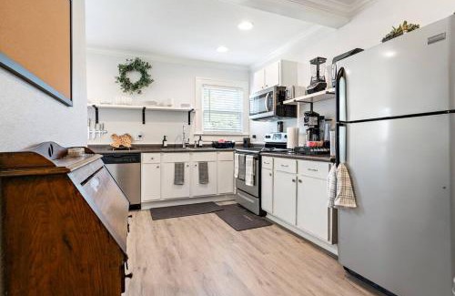 Austin Ave. Casa | Charming Townhouse in Downtown Waco!