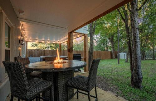Austin Ave. Casa | Charming Townhouse in Downtown Waco!