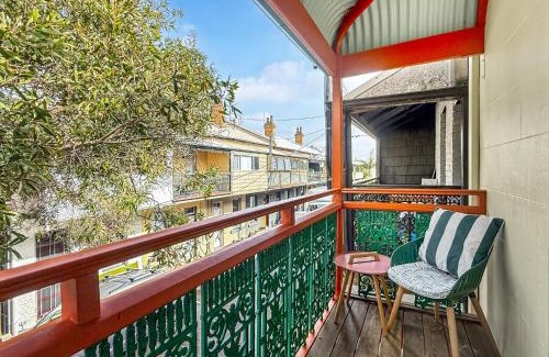 Newcastle East Casa | Charming Townhouse Steps from Newcastle Beach