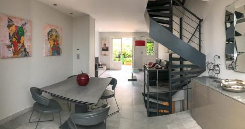 Amerique Casa | Charming townhouse with garden in the City of Love