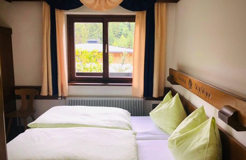 Goldegg Cama Y Desayuno | Charming traditional Austrian bed & breakfast in Goldegg