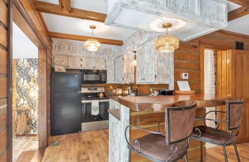 Cadiz Cabaña | Charming Treehouse Haven located near Lake Barkley. Close to Turkey Bay & ramp