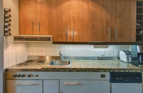 Mont-Tremblant Village Condominio | Charming Tremblant 1 Bedroom -Pool + Hot Tub