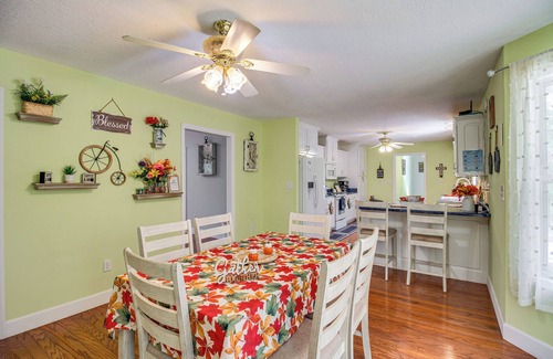 Trenton Casa | Charming Trenton Home w/ Mtn Views & Patio!