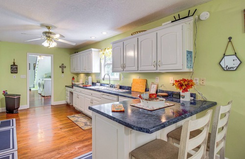 Trenton Casa | Charming Trenton Home w/ Mtn Views & Patio!