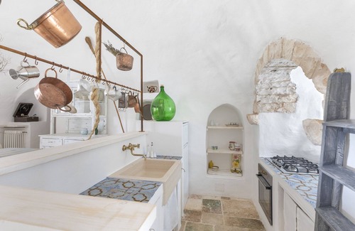 Selva di Fasano Villa | Trullo encantador con piscina privada y piscina SPA para relajación de lujo