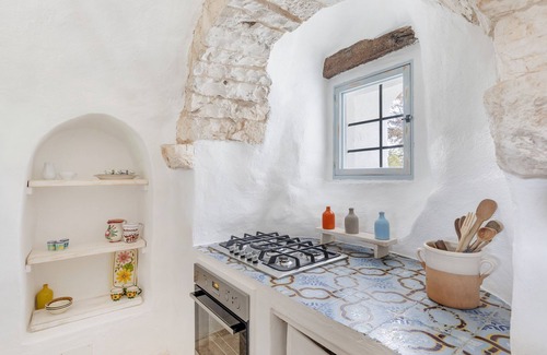 Selva di Fasano Villa | Trullo encantador con piscina privada y piscina SPA para relajación de lujo