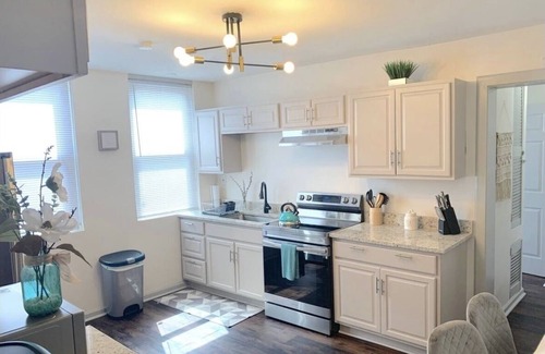 St. Louis Casa | Charming Tudor Home Close to Heart of STL - Long -Term Welcome
