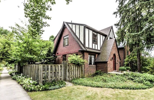 Burns Park Casa | Charming Tudor in the heart of Ann Arbor MI