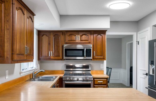 Granger Casa | Charming Tudor Near Notre Dame - Granger Retreat