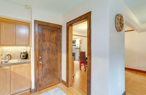 Greenwood Apartamento | Charming Tudor-Style Rental Near Green Lake!